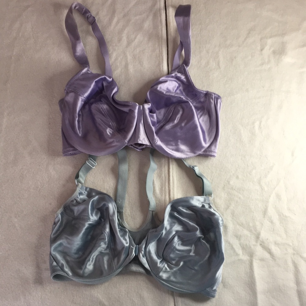 B8 Bundle of 2 Victoria’s Secret Underwired Bras Light Blue Lavender 34D